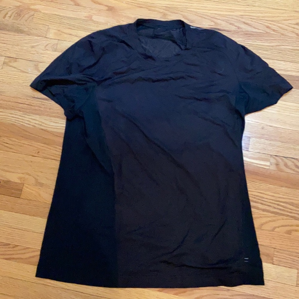 Lululemon men’s performance shirt